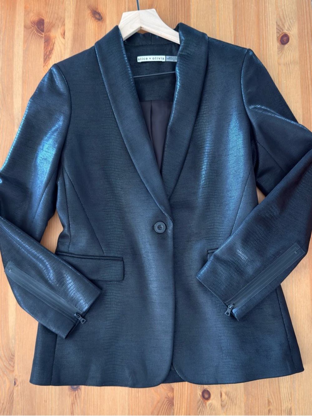 Alice + Olivia Shimmery Black Animal Skin Black Blazer NWOT 8